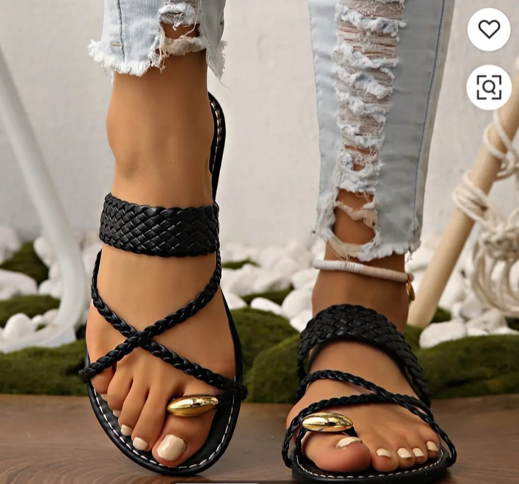 Sandales dorées tressées avec anneau – style grec estival