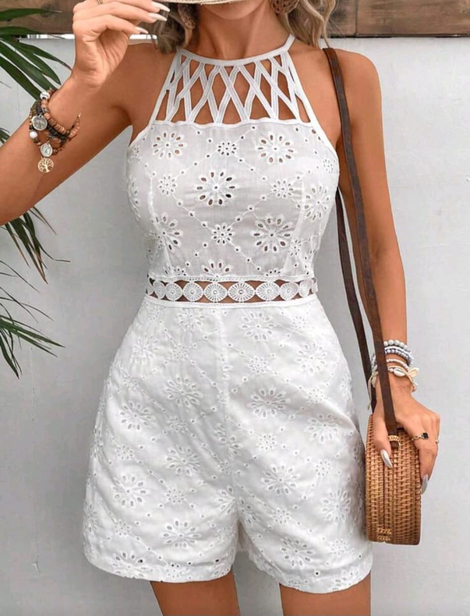 Combinaison blanche sans manches en broderie anglaise – taille brodée et ajourée